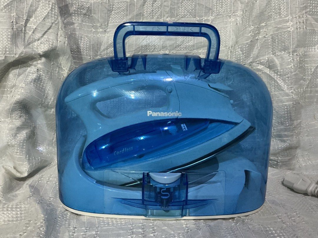 PANASONIC Cordless Steam Iron (Category: Irons & Steamers) located in Baguio. Submitted by spleen_ (Listing ID 1434974619, Image 2). Description: Cordless Design: Offers freedom of movement and eliminates tangled cords while ironing. Compact Storage: Comes with a specialized carrying case (as seen in your image) for easy storage and portability. Performance: Features a steam function for effective wrinkle removal and rapid heat-up technology. Tec
