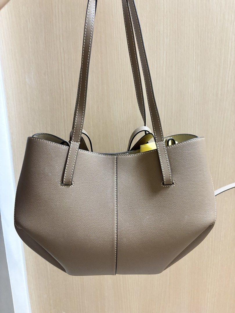 Polène Cyme mini Numéro Sept Handbag (Category: Luxury Bags & Wallets) located in Quezon City. Submitted by shopwithfrance (Listing ID 1434923402, Image 1). Description: Authentic Cyme mini ₱38,500 Brand new Comes with dustbag and care cards only Bought from Polene online (can send proof of purchase).