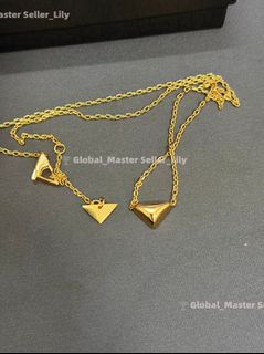 (Category: ) located in . Submitted by fashion.luxe (Listing ID 1401092232, Image 1). Description: .