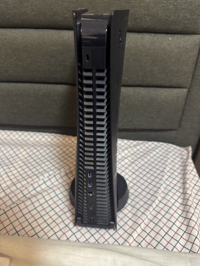 PS5 Spider-Man Console Cover (Category: PlayStation) located in Lipa City. Submitted by reesereeeeeeeee (Listing ID 1434841444, Image 3). Description: Comes with 2 controllers and games both disc and digital 812gb used like new no issues rsf di nagagamit.