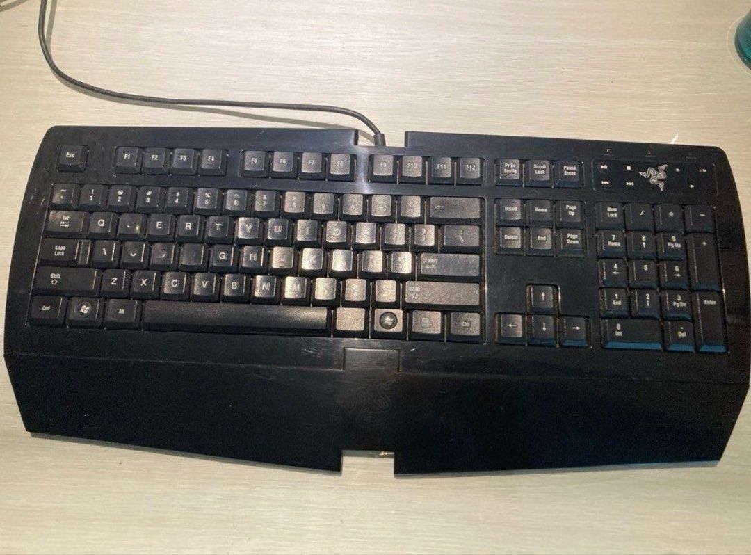 Razer Arctosa Gaming Keyboard (Category: Computer Keyboard) located in Bacoor. Submitted by justinnna (Listing ID 1434823944, Image 1). Description: - Razer Arctosa keyboard - Full-sized layout - Features media control keys - Black color - Model number: RT71-0024.