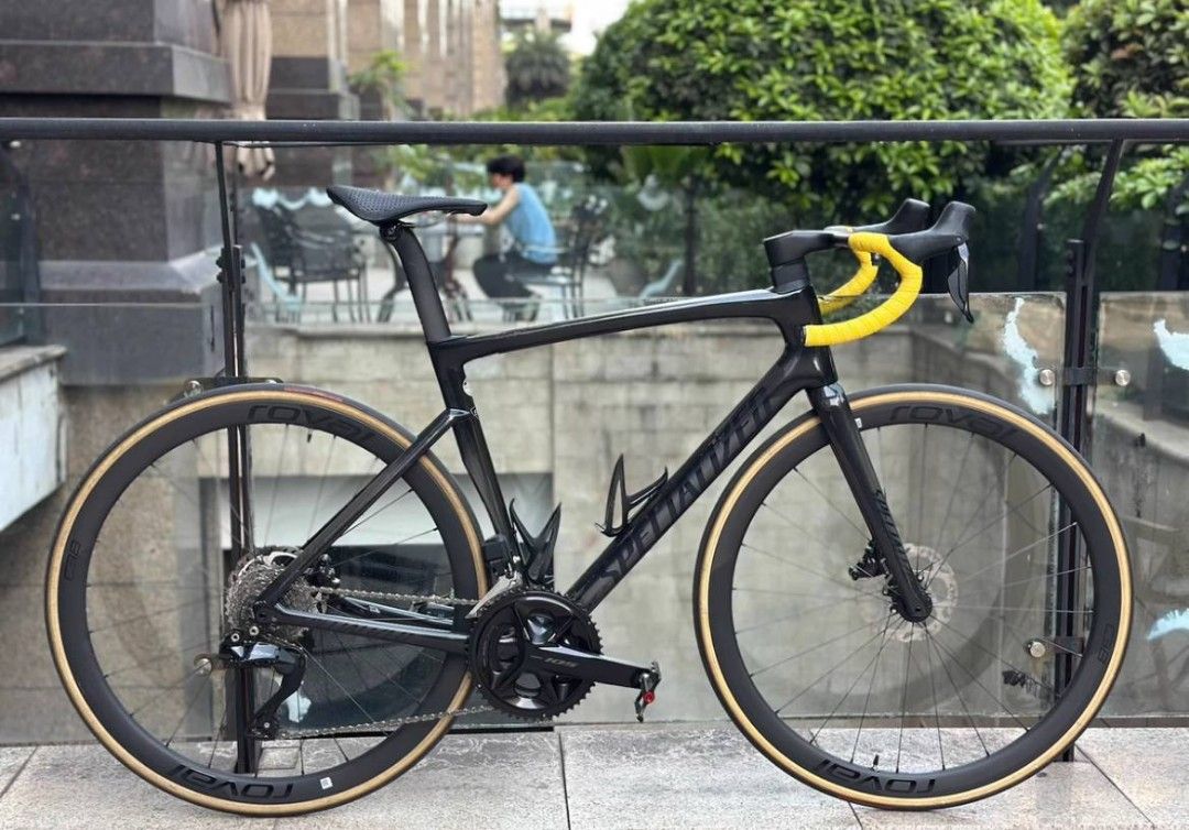 (sales 🔥 Size 56) Specialized Tarmac S17 with Shimano 105 R 12 speed Di2 + Roval C38 Carbon Wheelset | Full Carbon Road bike | Authentic with serial number for ownership transfers (Category: Bicycles) located in Singapore. Submitted by bikehorizon (Listing ID 1434992786, Image 1). Description: ✔Specs ✔ Frame - Specialized Tarmac SL7 ( Fact 9R Carbon) Size - 56 Groupset -Shimano 105 R7170 12 speed Di2 Cockpit - big rock 2nd Gen integrated bar Whe