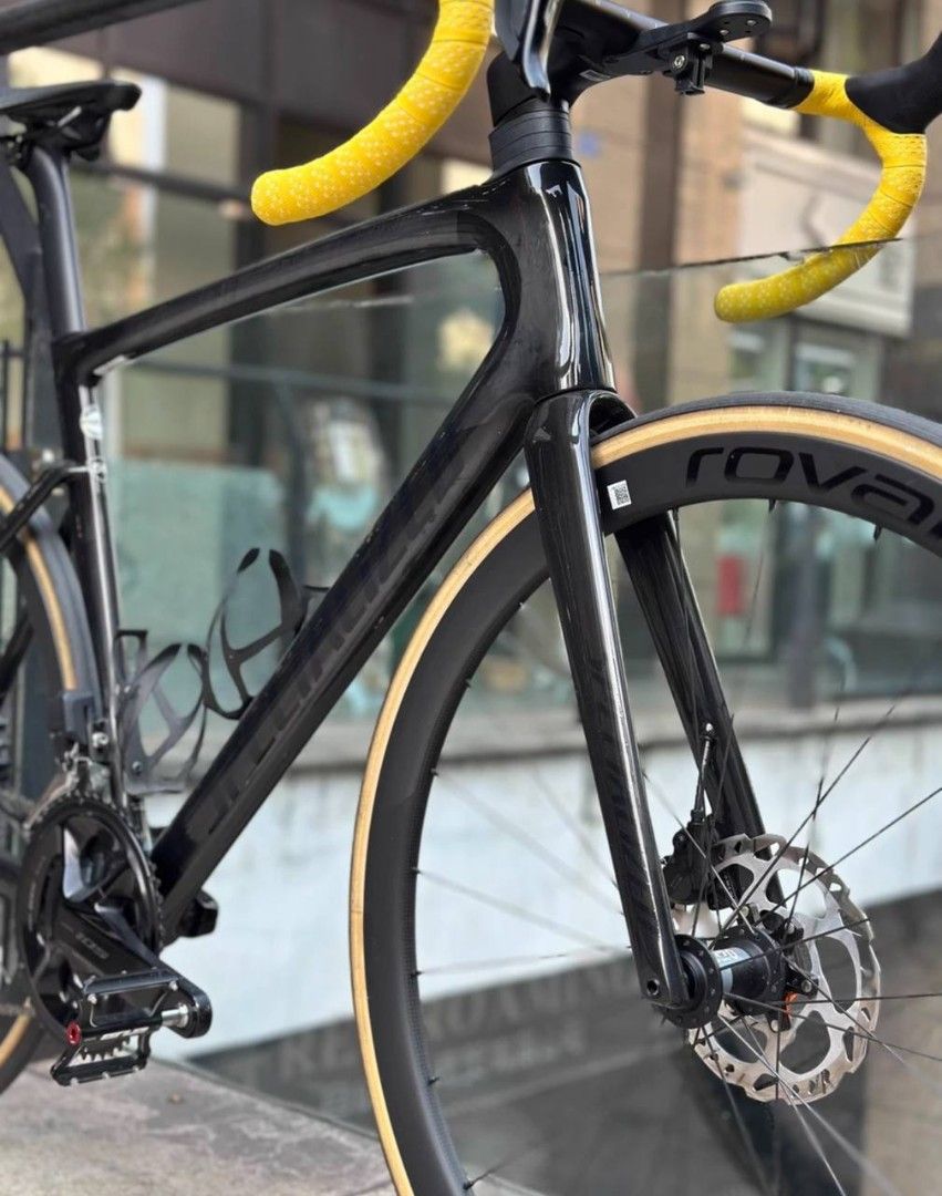 (sales 🔥 Size 56) Specialized Tarmac S17 with Shimano 105 R 12 speed Di2 + Roval C38 Carbon Wheelset | Full Carbon Road bike | Authentic with serial number for ownership transfers (Category: Bicycles) located in Singapore. Submitted by bikehorizon (Listing ID 1434992786, Image 3). Description: ✔Specs ✔ Frame - Specialized Tarmac SL7 ( Fact 9R Carbon) Size - 56 Groupset -Shimano 105 R7170 12 speed Di2 Cockpit - big rock 2nd Gen integrated bar Whe