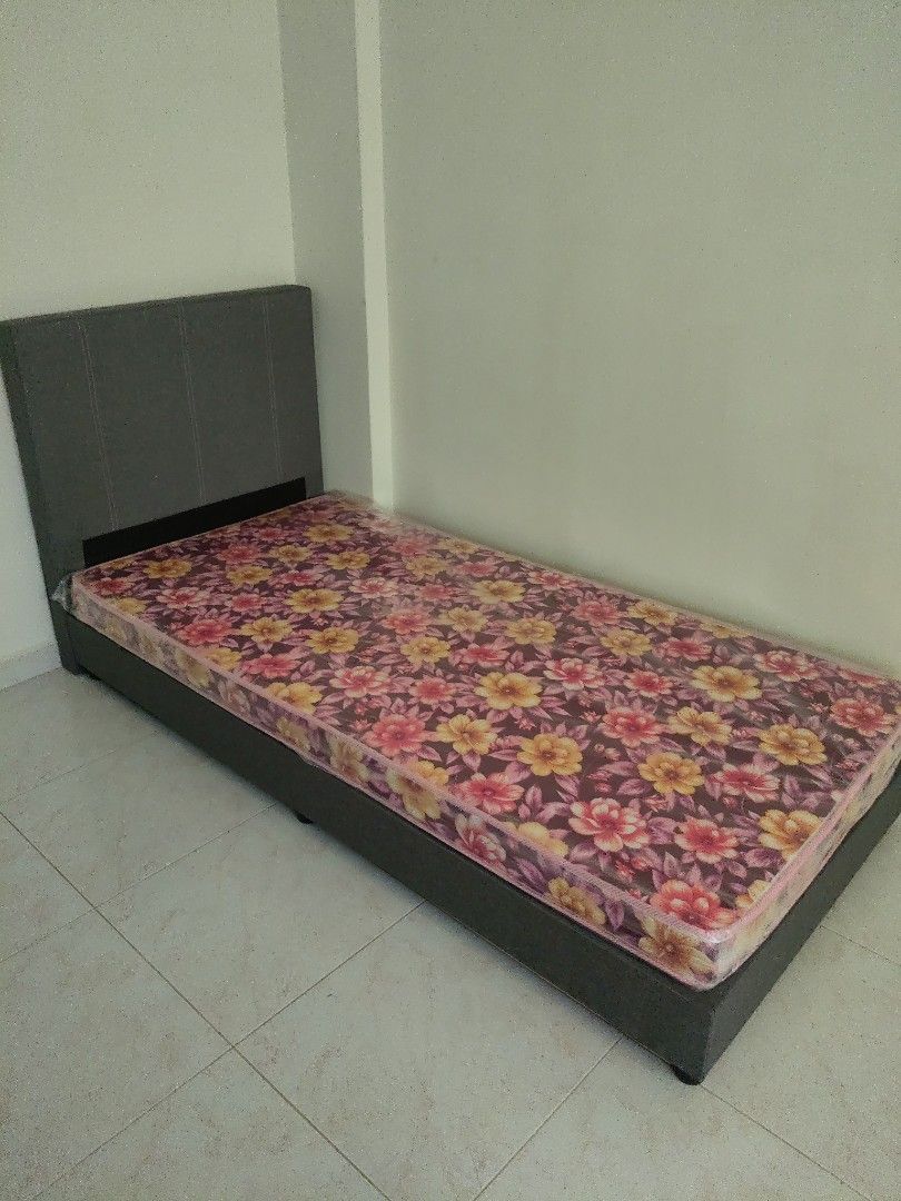 Single bed with mattress@148