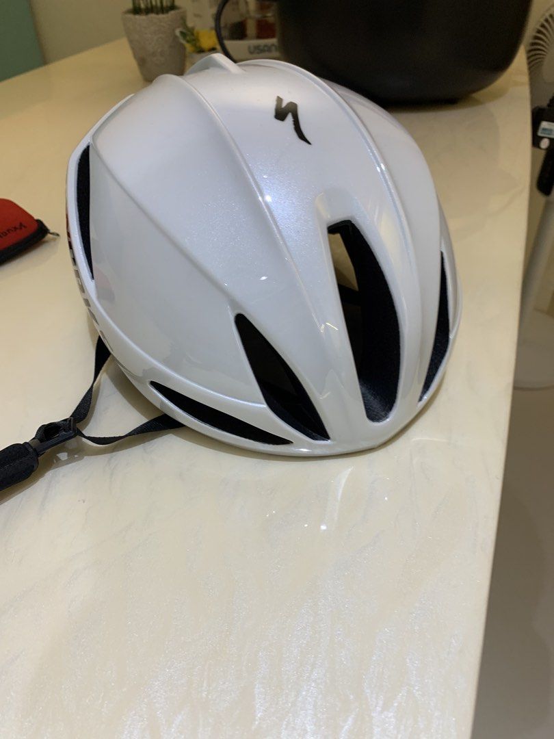 Specialized S-Works Road Bike Helmet L (Category: Parts & Accessories) located in Singapore. Submitted by appleseller67 (Listing ID 1434936571, Image 1). Description: - Specialized S-Works road bike helmet - Sleek white design - Excellent ventilation - Features Specialized logo and S-Works branding - Ideal for road cycling.