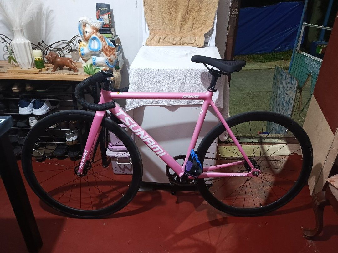 TSUNAMI SNM100 pink for swap (Category: Bicycles) located in Manila. Submitted by bolddog.9207d9 (Listing ID 1434917104, Image 1). Description: FOR SWAP SA ROADBIKE willing to add ako TSUNAMI SNM100 FIXIE First owner and 3 weeks pa lang sakin. can give proof na bago pa lang talaga sakin yung bike. TSUNAMI SNM Frame Medium 40MM Double wall Alloy Rims MTP Alloy Oversize Stem UNO DROPBAR 38 JILUER FOLDING Tires 28/700c SKINWALL TSUNAMI ALLOY Rigid f
