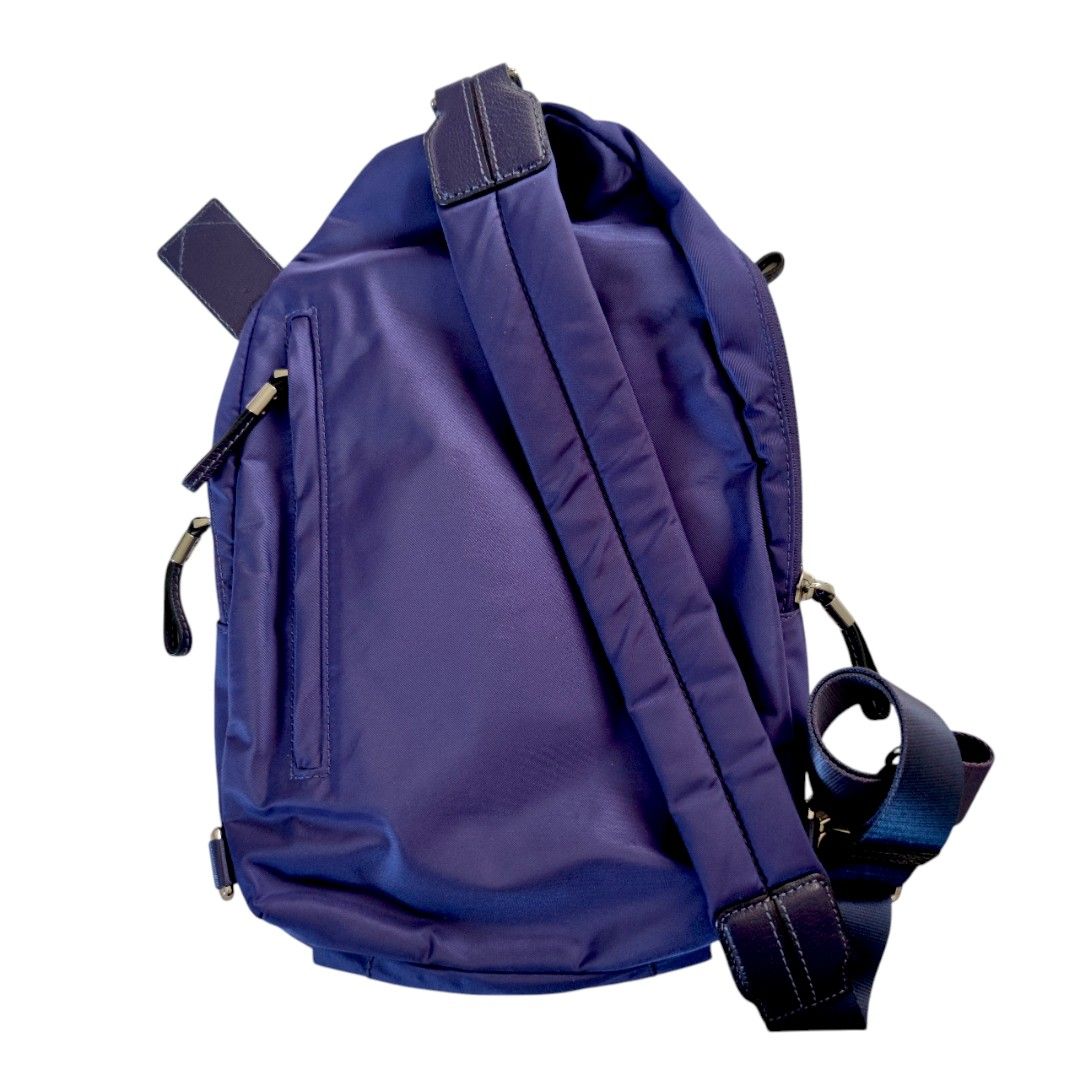 Tumi Voyageur Carson Backpack (Category: Backpacks) located in Muntinlupa City. Submitted by angeline_cga (Listing ID 1434810348, Image 2). Description: TUMI single shoulder backpack in technical fabric and leather, logo zips, adjustable shoulder strap, - one external zip compartment with 1 internal slip pocket - one external zip pocket, 2 internal slip pockets - 2 for pens, - approx. 37cm x 26cm x 6cm .