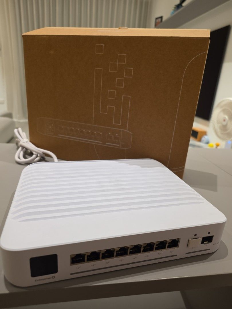 Ubiquiti UniFi Enterprise 8 PoE