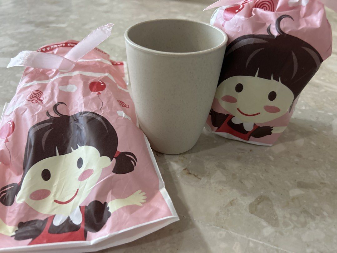 Unbranded Beige Cup with Gift Bags