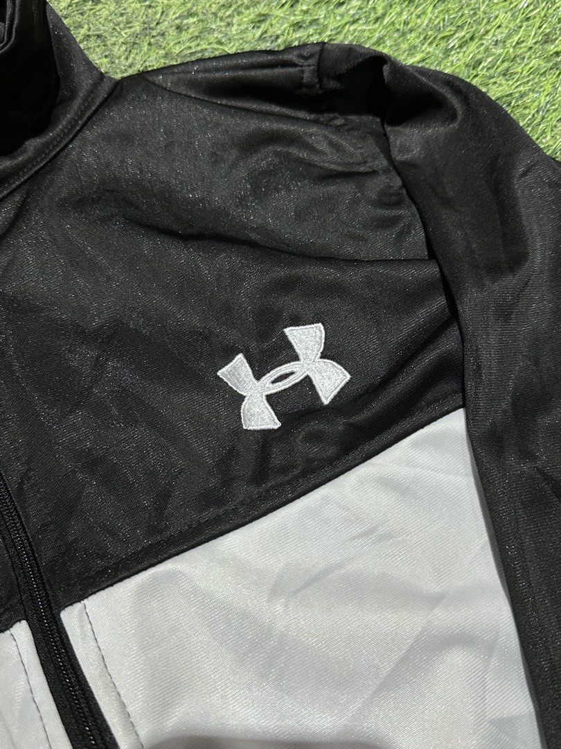 UNDER ARMOUR JACKET (Category: Activewear) located in Dasmarinas. Submitted by takuya_ (Listing ID 1434920229, Image 3). Description: Under Armour Jacket Size:M .