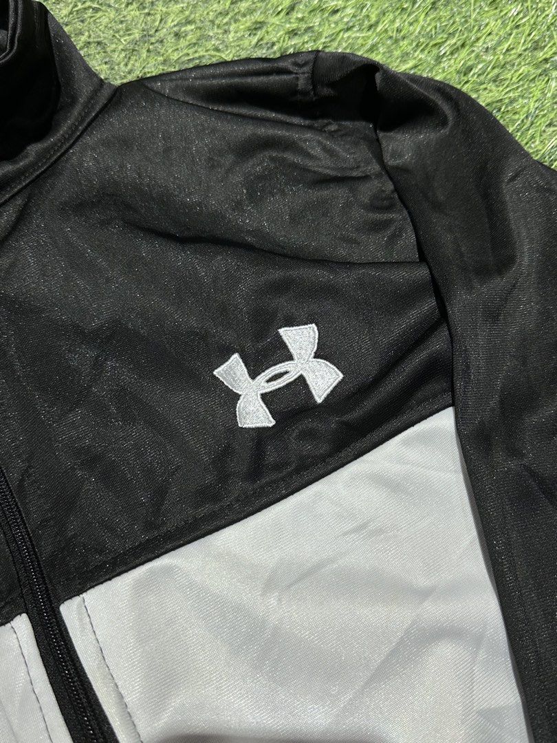 UNDER ARMOUR JACKET (Category: Activewear) located in Dasmarinas. Submitted by takuya_ (Listing ID 1434920229, Image 2). Description: Under Armour Jacket Size:M .