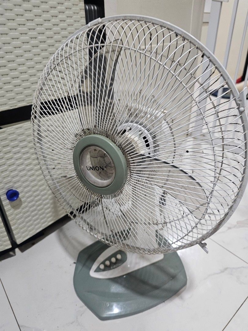 Union desk fan (Category: Fans) located in Mandaluyong City. Submitted by declutter456 (Listing ID 1434984309, Image 1). Description: kayo na bumili ng lock for elesi buyer to shoulder sf.