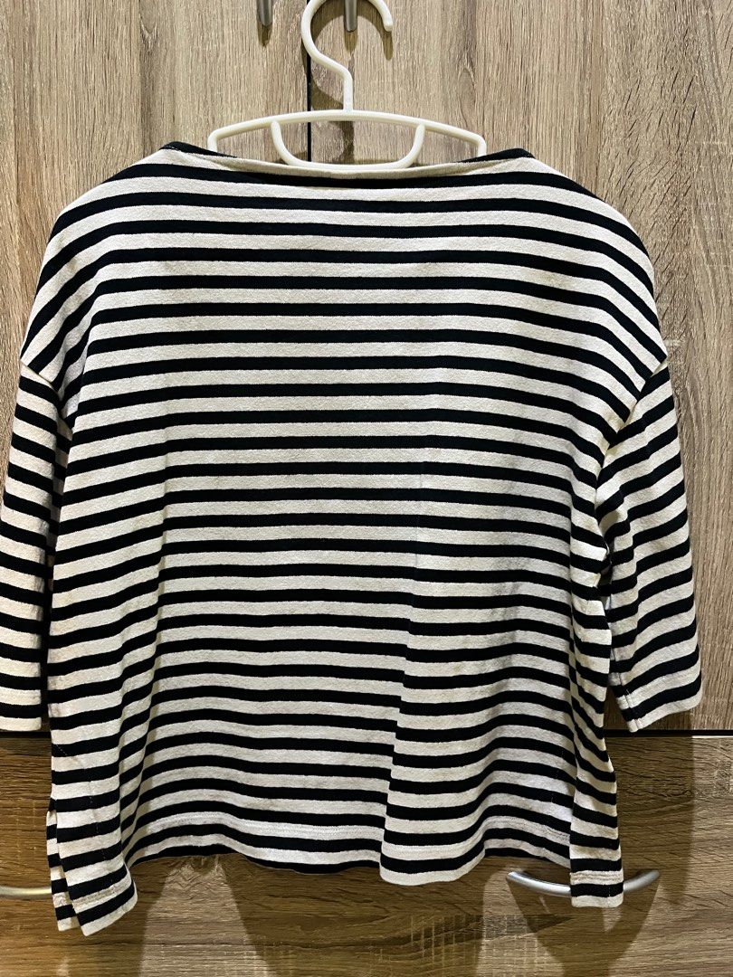 Uniqlo Striped Top - Size S (Category: Blouses) located in Bulacan. Submitted by spring_cleaning_ (Listing ID 1434921037, Image 2). Description: - Uniqlo striped top - Color: Black and white - Size: S - Features: Round neckline, short sleeves - Made in Vietnam - Condition: Good - Classic striped pattern.