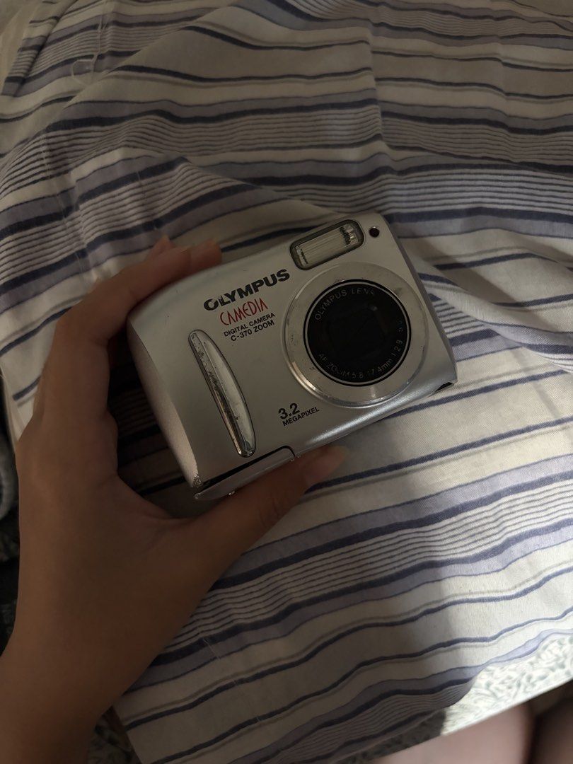 UNTESTED Olympus c-379 PLS READ DESC (Category: Cameras) located in Quezon City. Submitted by maevefindsdigi (Listing ID 1434900038, Image 1). Description: THIS CAMERA IS UNTESTED !! Old model + may issues din came with no battery and sd card so u have to buy ur own pa buyer must shoulder the shipping fee.