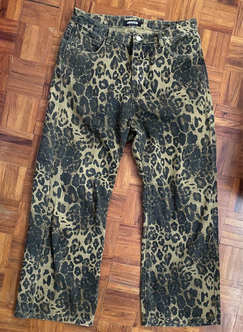URSGGON Leopard Print Jeans (Category: Jeans) located in Angeles City. Submitted by gonesellsolstorage (Listing ID 1434877167, Image 1). Description: URSGGON leopard print jeans Waist: 32 Length: 42 inches .