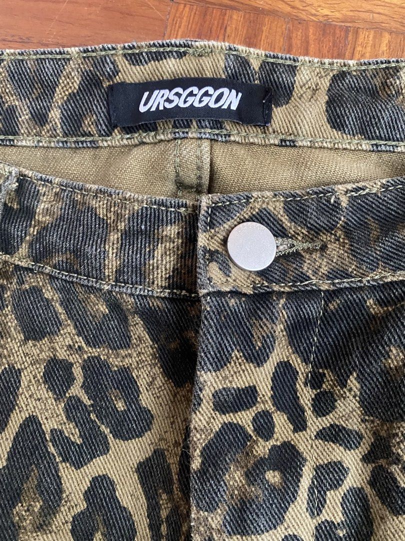 URSGGON Leopard Print Jeans (Category: Jeans) located in Angeles City. Submitted by gonesellsolstorage (Listing ID 1434877167, Image 2). Description: URSGGON leopard print jeans Waist: 32 Length: 42 inches .