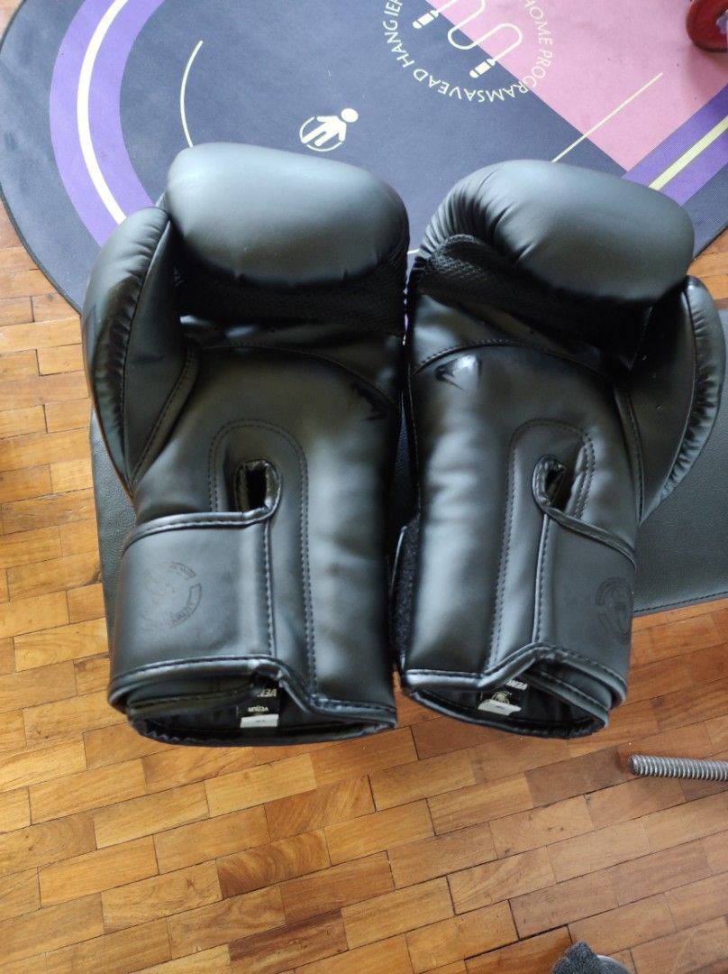 Venum Elite boxing Gloves 16oz (Category: Combat Sports) located in Las Pinas. Submitted by lexspeed (Listing ID 1434858968, Image 3). Description: - Pair of black Venum boxing gloves - 16oz weight - Still needs to break-in Price is firm!.