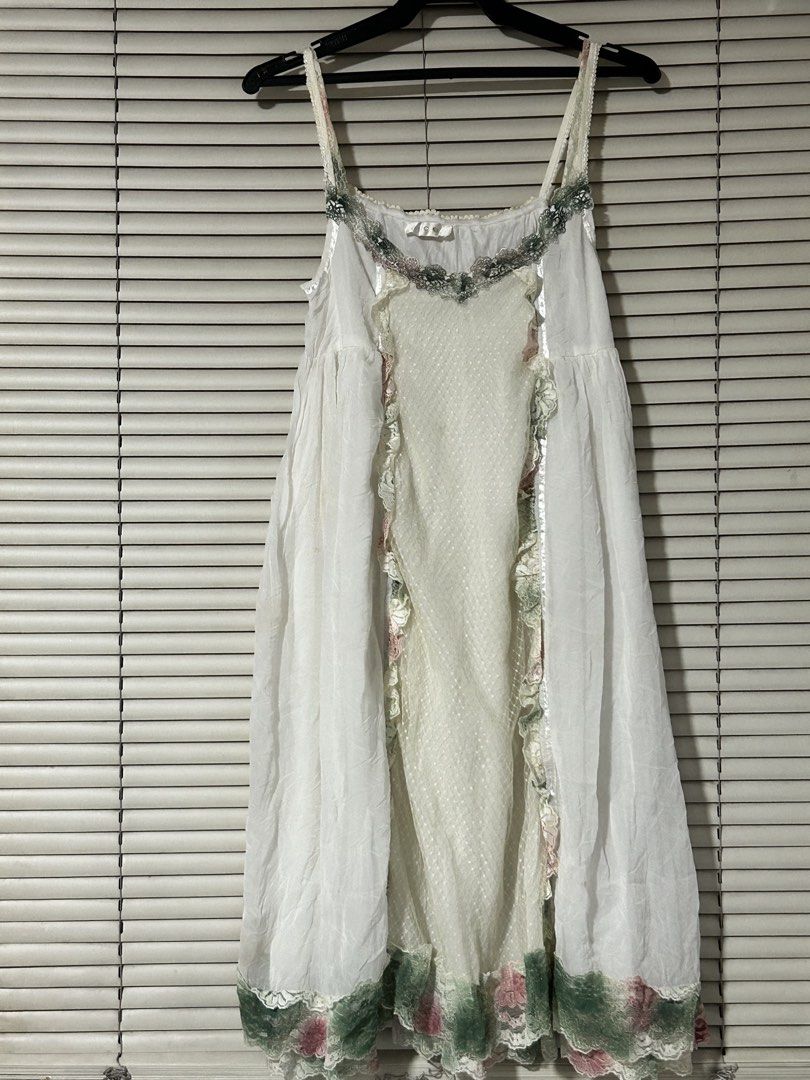 White Floral Tent Dress (Category: Dresses) located in Quezon City. Submitted by icaaa-sells (Listing ID 1434812082, Image 1). Description: Dimensions Bust - 15 in Length - 33 in Flaws Stain (in picture) RFS: Decluttering MOP: GCash/BDO/BPI Shipping fee care of buyer: Grab/Mr Speedy/LalaMove or GGX/J&T Seller location: 📍West Triangle, Quezon City - White dress with floral accents - Spaghetti straps - Flowing silhouette - Decorative trim on neckl