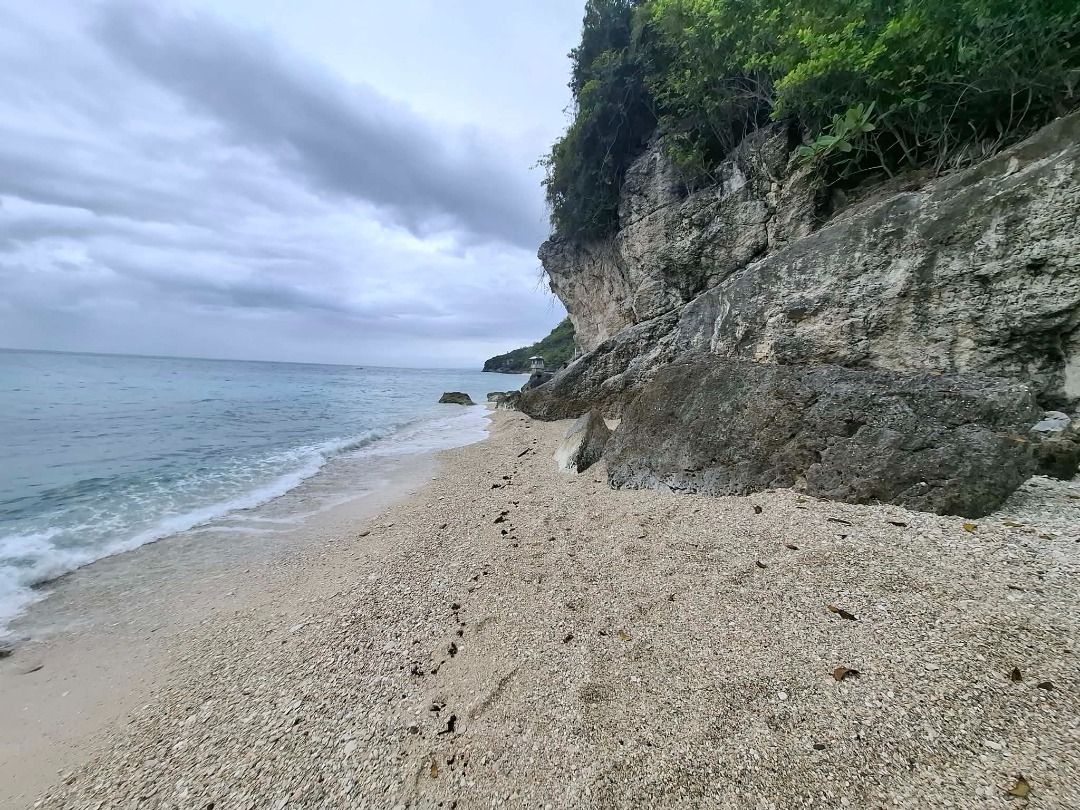 WHITE SAND BEACHFRONT LOT FOR SALE IN OSLOB, CEBU (Category: Lot) located in Cebu City. Submitted by phprorealty (Listing ID 1434953473, Image 3). Description: 🏝️ Oslob Cebu Beachfront Lot for Sale | White Sand • Highway Frontage • Sumilon Views Own a rare piece of white sand beachfront in Oslob, Cebu—perfect for a resort, boutique hotel, or private coastal estate. Wake up to clear waters, island views, and year-round tourism demand in one of Ce