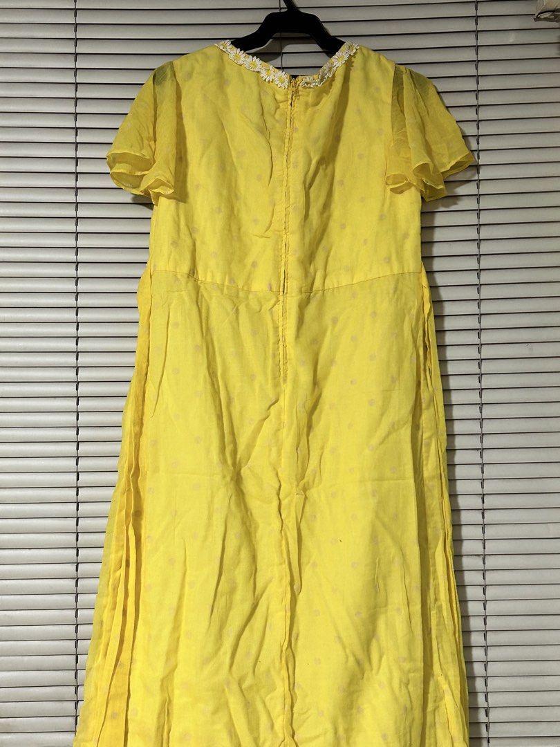 Yellow Floral Maxi Dress (Category: Dresses) located in Quezon City. Submitted by icaaa-sells (Listing ID 1434812202, Image 2). Description: Dimensions: Waist - 17in Length - 49 in Bust - 16in RFS: Decluttering MOP: GCash/BDO/BPI Shipping fee care of buyer: Grab/Mr Speedy/LalaMove or GGX/J&T Seller location: 📍West Triangle, Quezon City - Yellow Floral Maxi Dress - Features a bright yellow color - Floral design - Maxi length - Light and airy mate