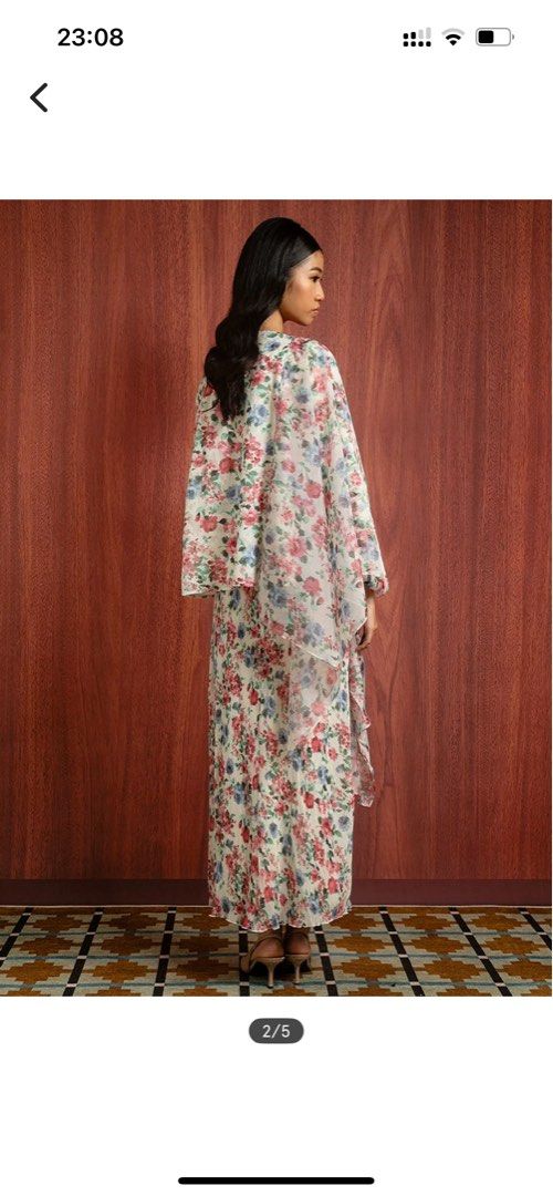 Zalia Floral Baju Kurung Set (Category: Baju Kurung & sets) located in Kuala Lumpur. Submitted by bysabrina (Listing ID 1434967698, Image 2). Description: - Zalia Baju Kurung Set - Floral print design - Includes selendang - Long-sleeved top - Available size M - Lightweight material - Perfect for special occasions and celebrations.