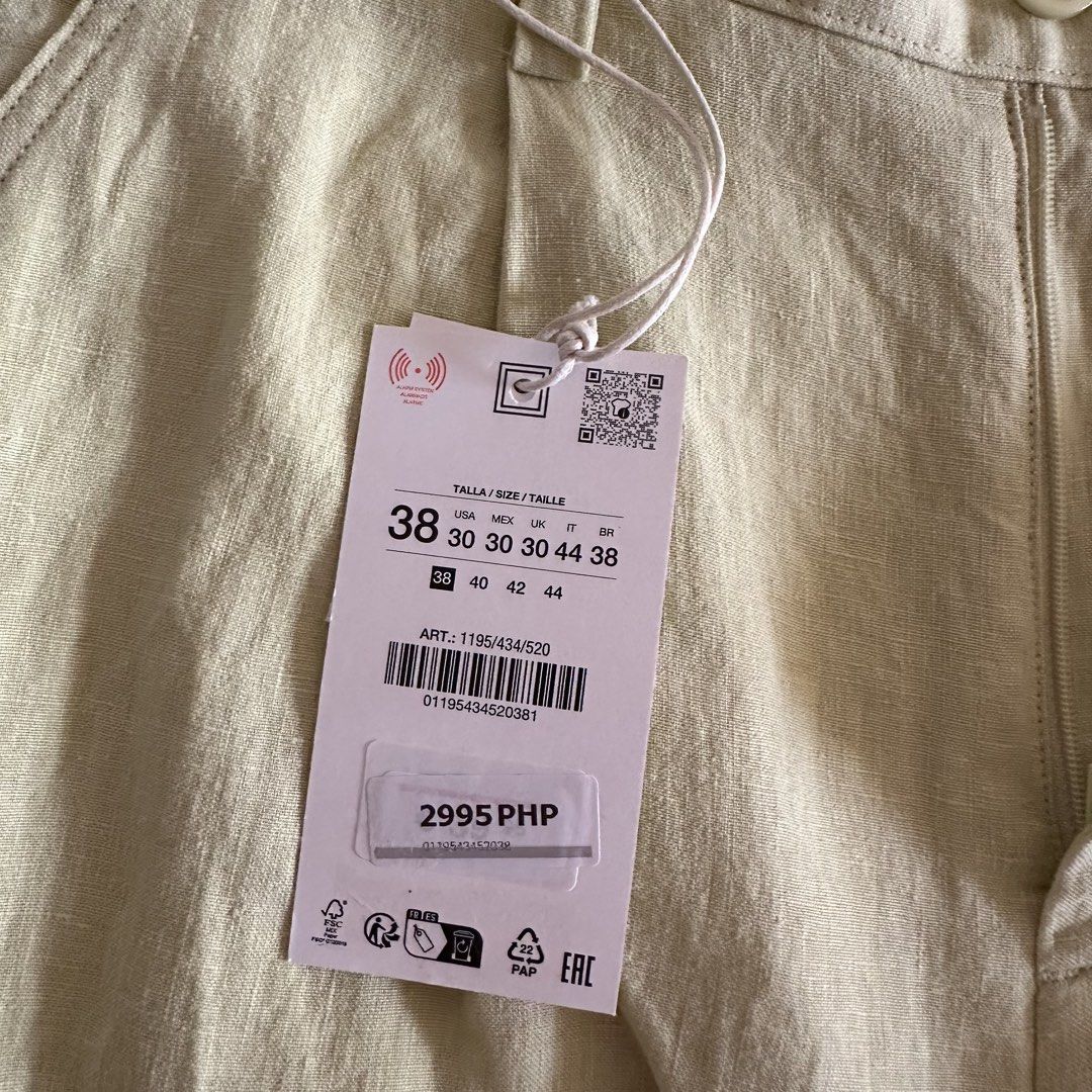 ZARA Linen Shorts for Men (Category: Chinos) located in Mandaluyong City. Submitted by brandsforless.ph (Listing ID 1434902675, Image 3). Description: - Brand new - With tags - Zara linen shorts -Color: Yellow Green - Waist: 30-31inch - Length: 17inch - Please take note that some photos may have minimal difference in color due to lighting or camera quality - Original Zara brand.