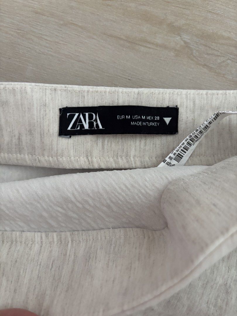 Zara Midi Skirt with Slit (Category: Skirts) located in Paranaque City. Submitted by preloved_archives (Listing ID 1434884914, Image 3). Description: - Zara midi skirt - Neutral beige color - High slit and ruched side detailing - Made in Turkey - Size M (US 28) - Suitable for casual and semi-formal outfits - Clean and simple design.
