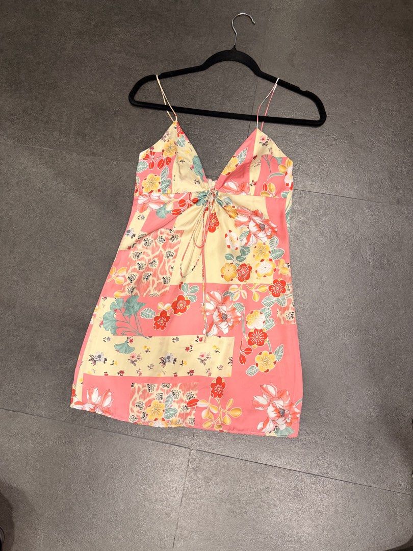 Zara silk fun pattern slip dress (Category: Dresses) located in Quezon City. Submitted by shopstudio (Listing ID 1434922136, Image 1). Description: Zara, mango, araw the line, bershka.