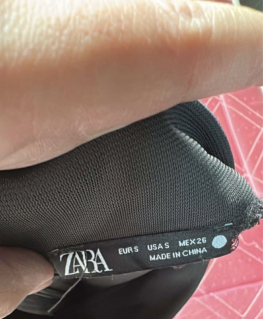 Zara Sleeveless Midi Dress (Category: Dresses) located in Quezon City. Submitted by mellym00 (Listing ID 1434972397, Image 2). Description: - Zara midi dress Used once Size S .