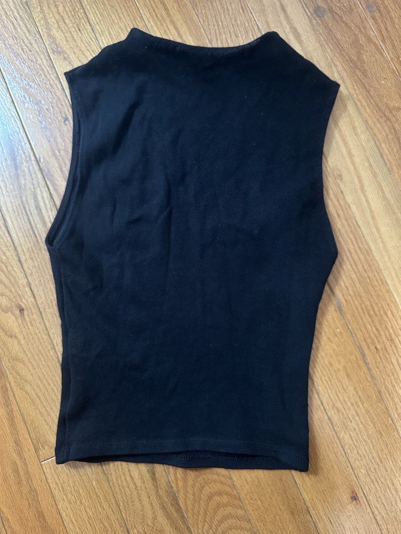Zara Sleeveless Top - Black - Size S (Category: Sleeveless) located in Quezon City. Submitted by mellym00 (Listing ID 1434989858, Image 2). Description: - Zara black sleeveless top Used twice Size small .