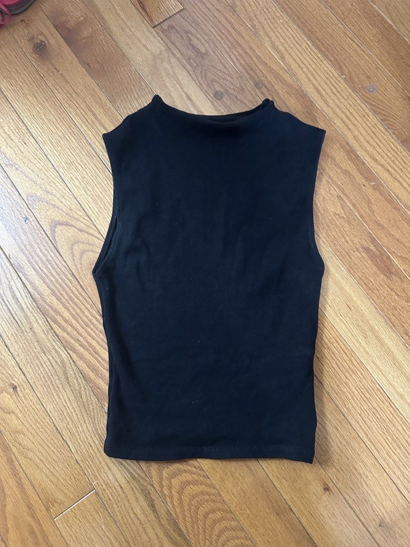 Zara Sleeveless Top - Black - Size S (Category: Sleeveless) located in Quezon City. Submitted by mellym00 (Listing ID 1434989858, Image 1). Description: - Zara black sleeveless top Used twice Size small .