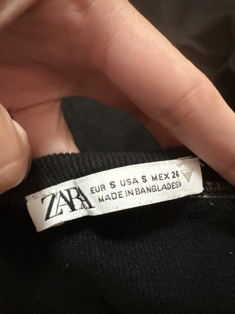 Zara Sleeveless Top - Black - Size S (Category: Sleeveless) located in Quezon City. Submitted by mellym00 (Listing ID 1434989858, Image 3). Description: - Zara black sleeveless top Used twice Size small .