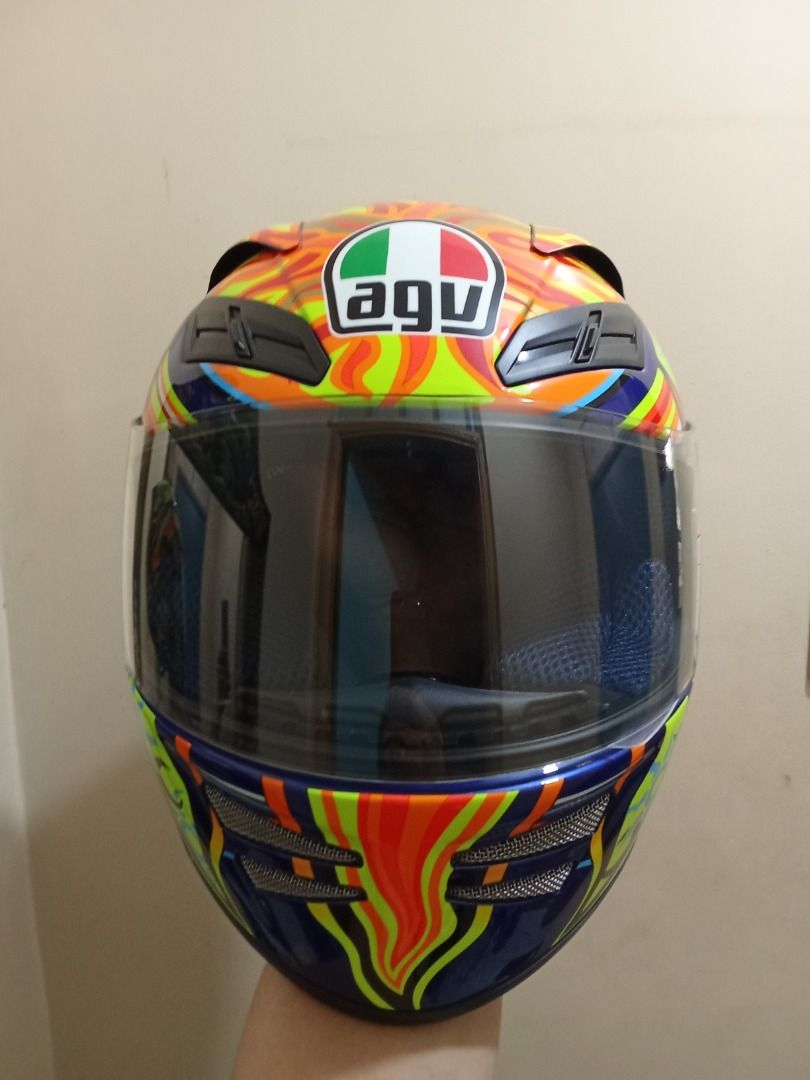 AGV Rossi Five Continents (Category: Helmets and other Riding Gears) located in Pasig City. Submitted by kamote_lover0727 (Listing ID 1435148962, Image 3). Description: For Sale AGV AF1 Rossi Five Continents Size Small, used but not abused .