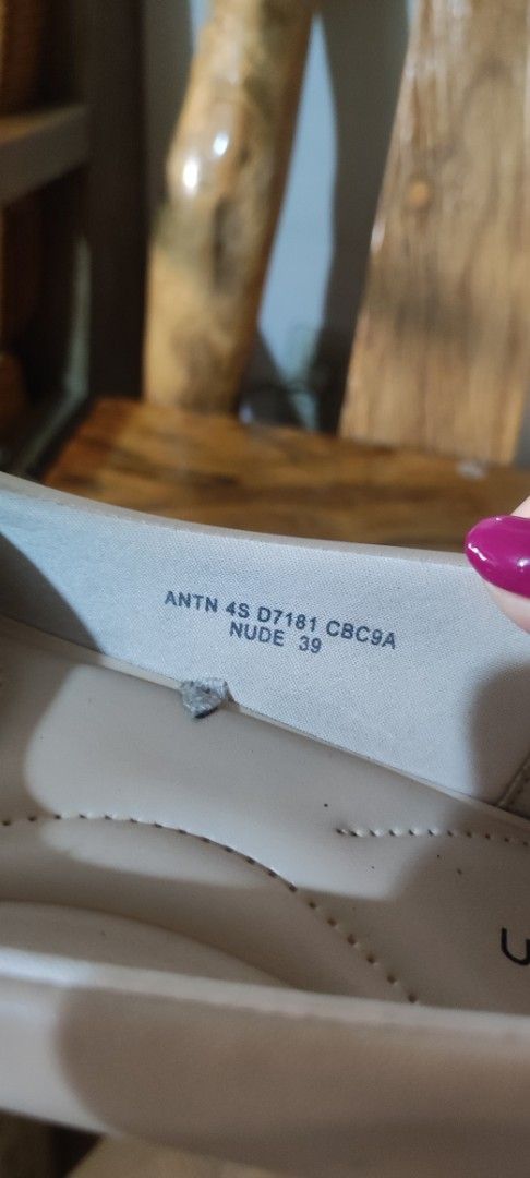 Alberto Cushion Flats Nude Size 39 (Category: Flats & Sandals) located in Minglanilla. Submitted by keendragon.201587 (Listing ID 1435077890, Image 3). Description: - Alberto Cushion flats - Size 39 - Nude color - Versatile design - Well-maintained.