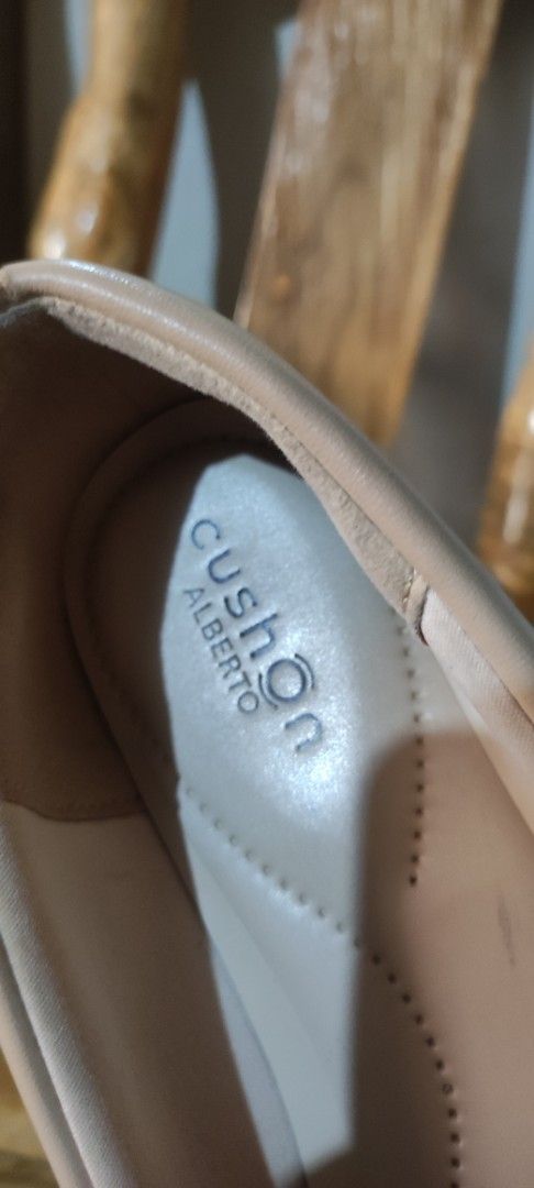 Alberto Cushion Flats Nude Size 39 (Category: Flats & Sandals) located in Minglanilla. Submitted by keendragon.201587 (Listing ID 1435077890, Image 2). Description: - Alberto Cushion flats - Size 39 - Nude color - Versatile design - Well-maintained.