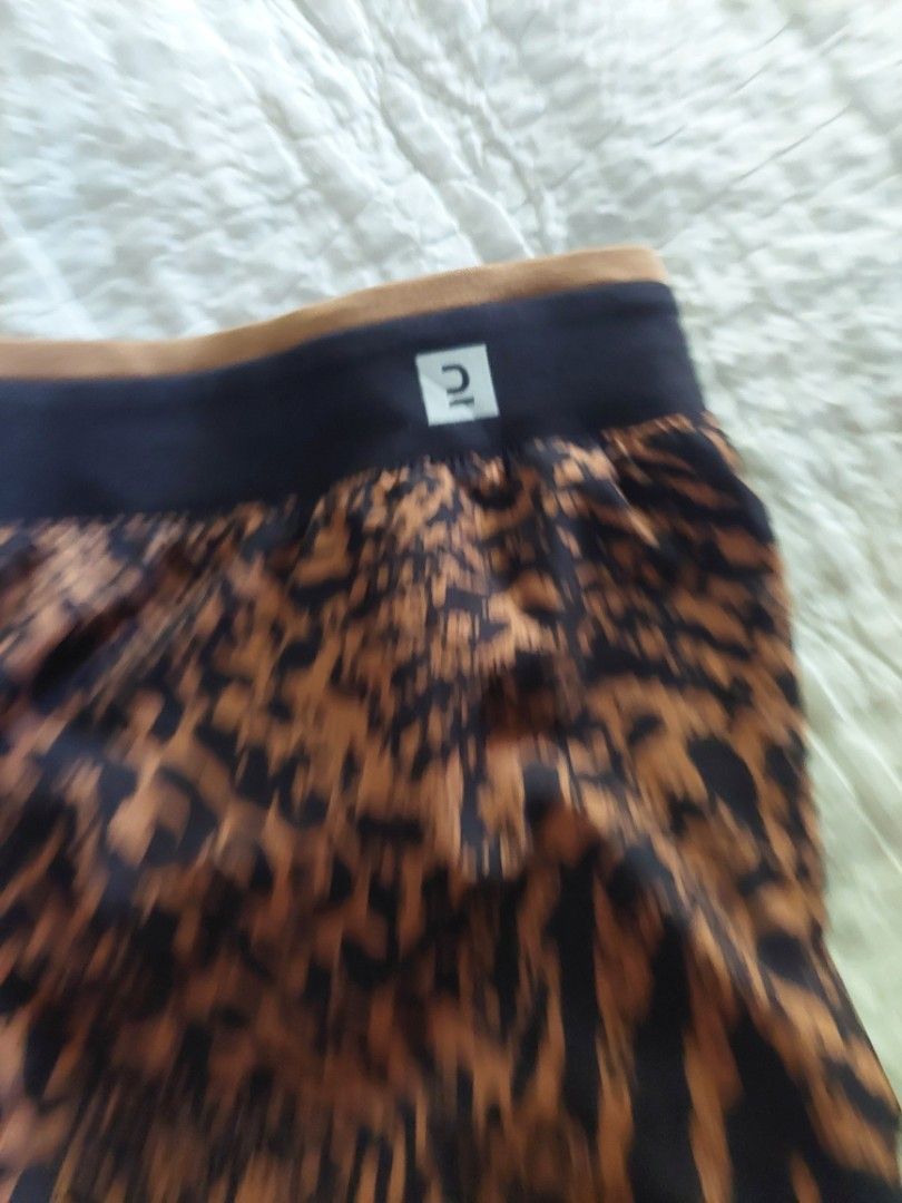 Decathlon Animal Printed Shorts (Category: Shorts) located in Governor Generoso. Submitted by cma_rarefitph (Listing ID 1435066523, Image 2). Description: - Stylish animal print shorts - Comfortable elastic waistband with contrasting trim - Lightweight material, ideal for warm weather - Size 2 tag.