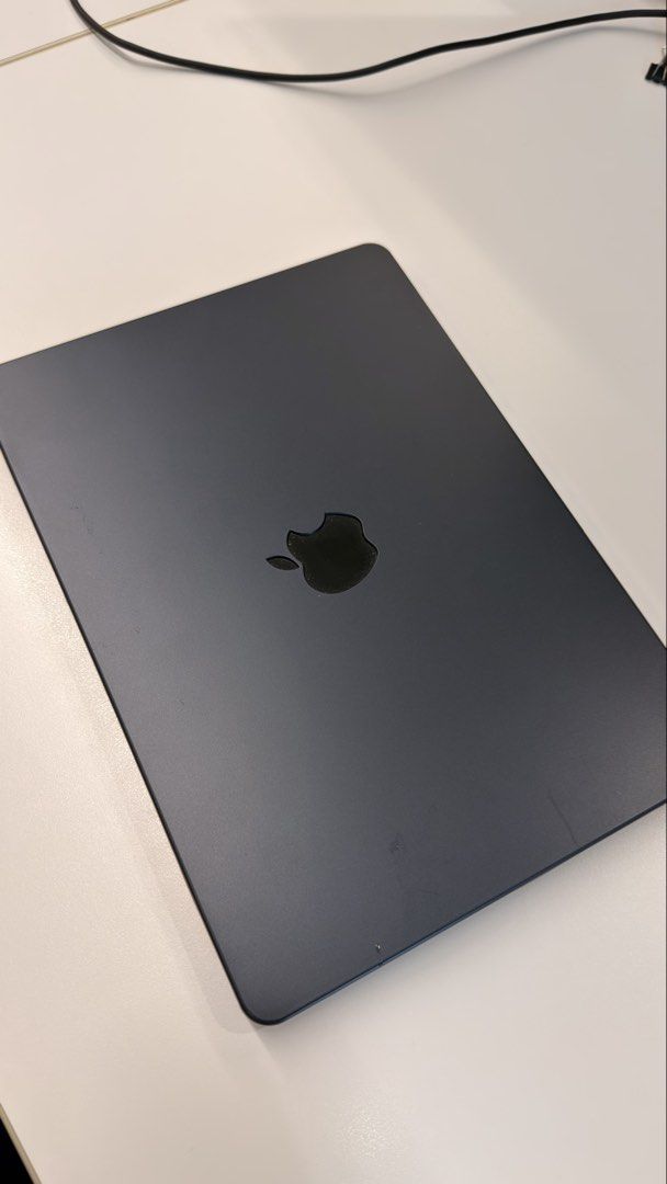 Apple MacBook Air440097789706905600