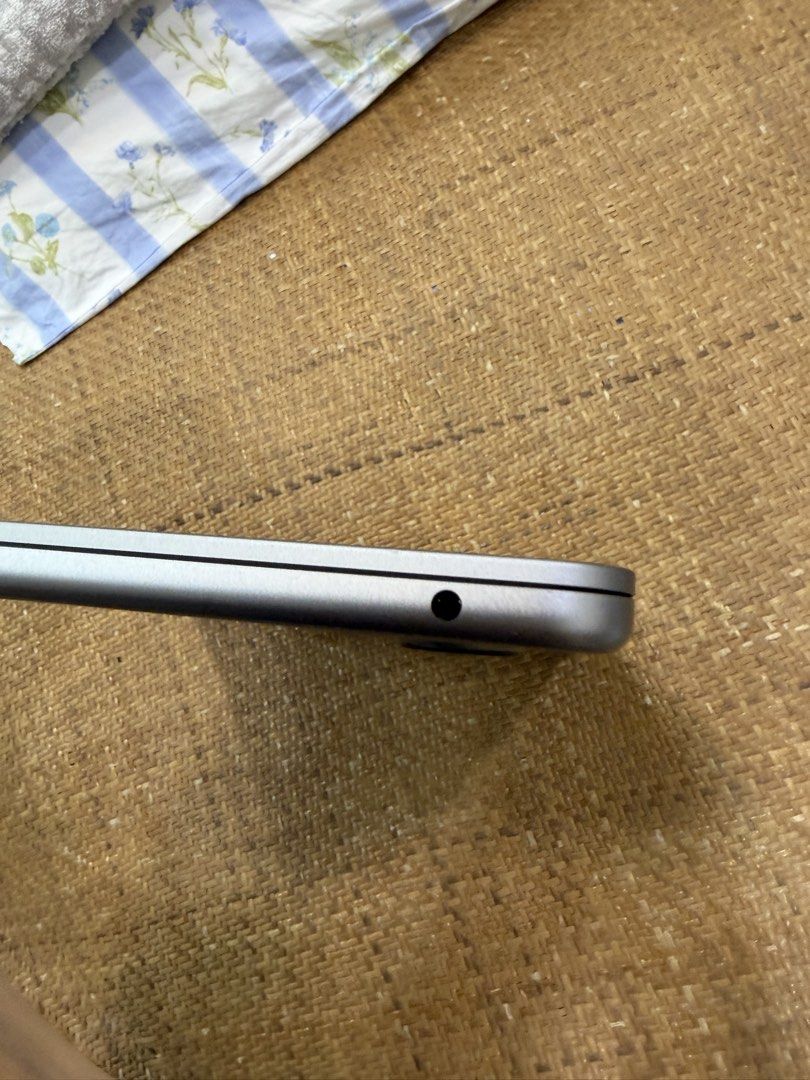 Apple MacBook Air - Silver440098736257126405