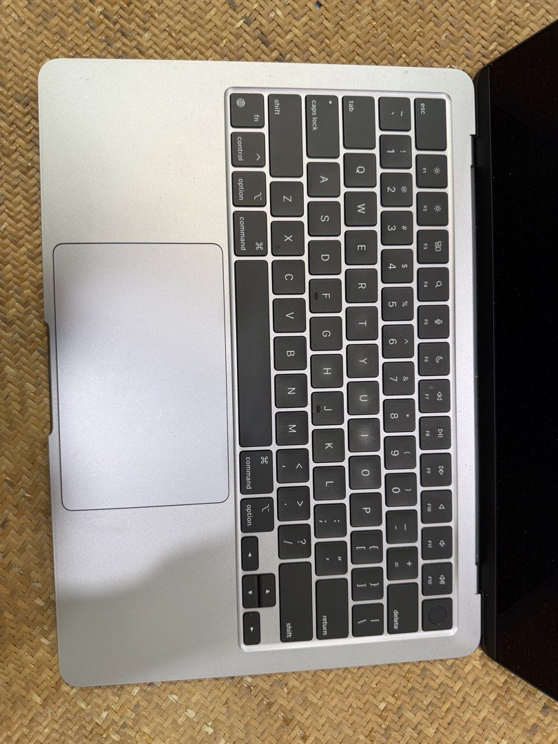 Apple MacBook Air - Silver440098736257126402