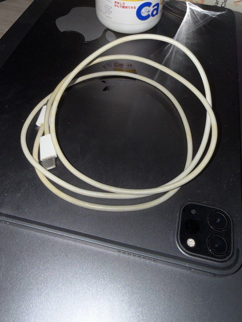Apple Type - C cable (Category: Chargers & Cables) located in Taguig. Submitted by kam._777 (Listing ID 1435135660, Image 1). Description: .
