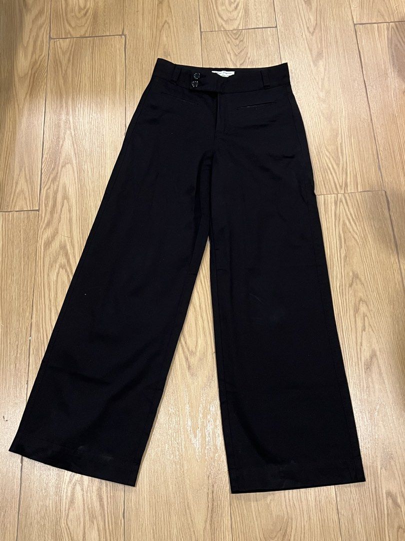 AUFRA Black Wide Leg Pants (Category: Other Bottoms) located in Mandaluyong City. Submitted by chelzeee (Listing ID 1435034277, Image 1). Description: vietnamese brand rlly nice quality! retails for 1900 rfs: dont like the fit on me.