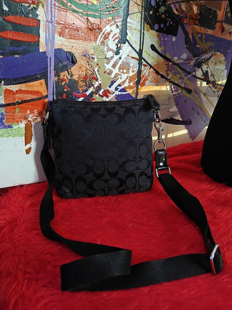 Auth Coach sling (Category: Luxury Bags & Wallets) located in Las Pinas. Submitted by anna_so2 (Listing ID 1435137009, Image 3). Description: .