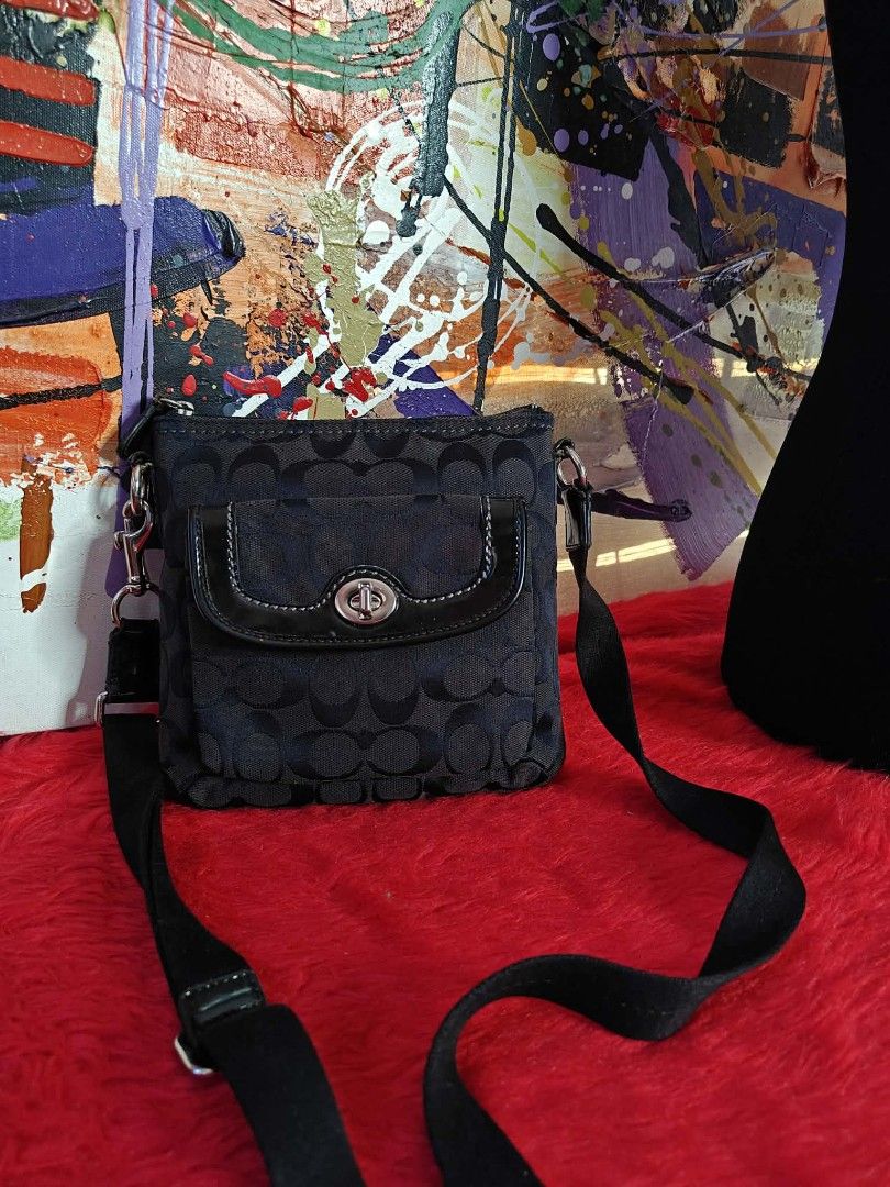 Auth Coach sling (Category: Luxury Bags & Wallets) located in Las Pinas. Submitted by anna_so2 (Listing ID 1435137009, Image 1). Description: .