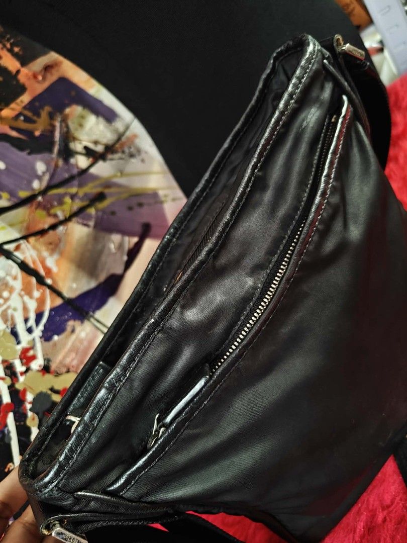 Auth Prada crossbody bag (Category: Luxury Bags & Wallets) located in Las Pinas. Submitted by anna_so2 (Listing ID 1435138314, Image 3). Description: good condition no flaws sign of used lang 🥰.