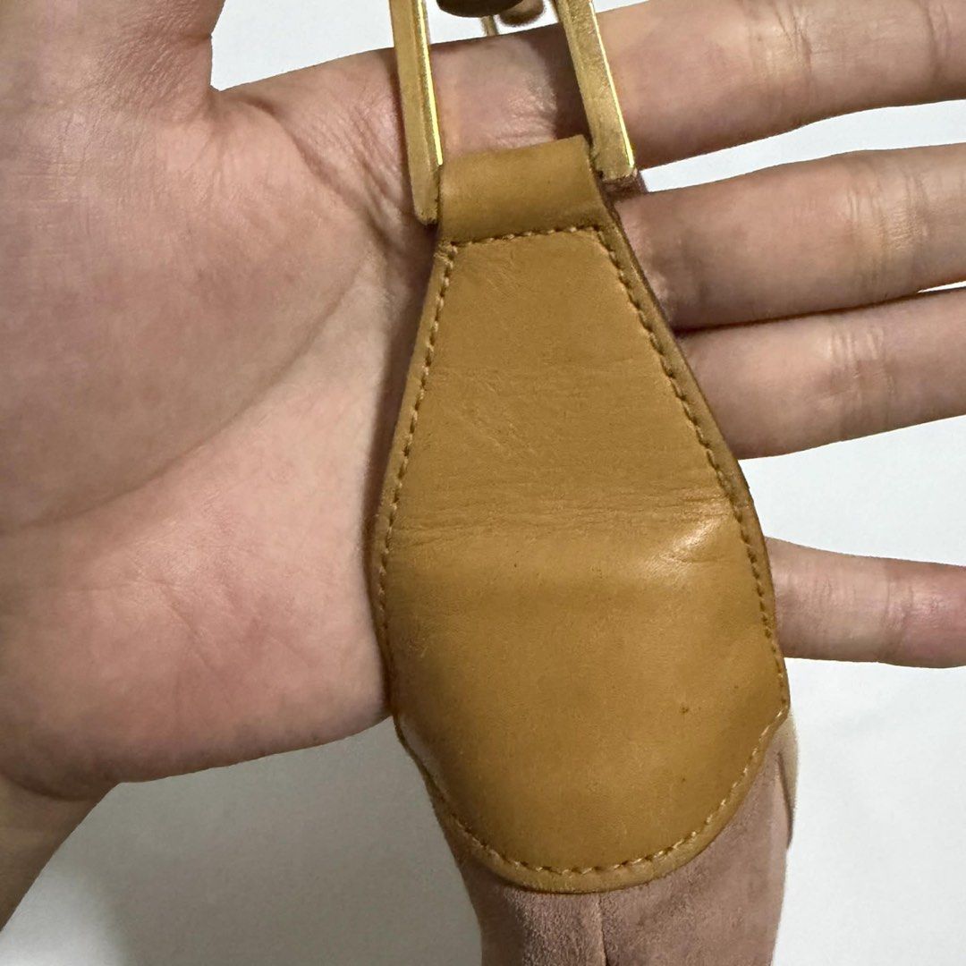 Authentic Gucci Jackie Bamboo Handle (Category: Luxury Bags & Wallets) located in Quezon City. Submitted by jhaediah (Listing ID 1368041584, Image 3). Description: Guaranteed original 💯💯💯 Bag only💓4.29 rank Ab ❗️PLEASE MANAGE YOUR EXPECTATIONS AS YOU WERE BUYING PRELOVED ITEMS. ❣️FIRST TO PAY PO TAYO SA ITEMS. As long as unpaid, it will remain available. ❌❌ no return & no exchange ❌❌.