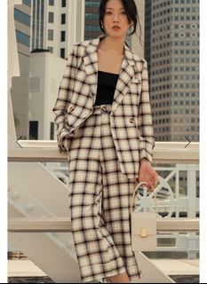 (Category: ) located in . Submitted by uk8clothes.lit.theory (Listing ID 1435038556, Image 1). Description: .