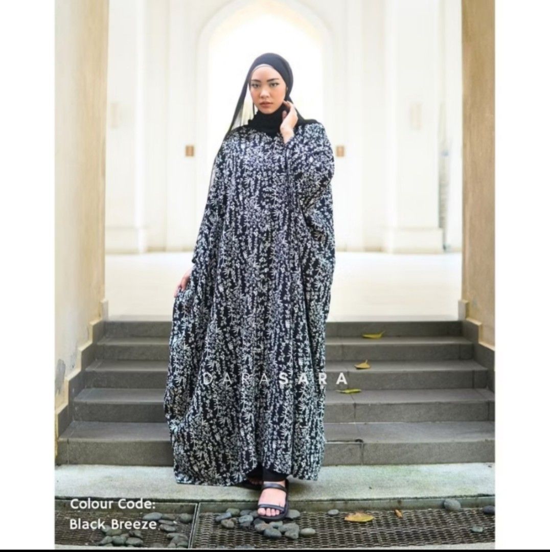 Batwing Kaftan (Buttoned) (Category: Kaftans & Jubahs) located in Singapore. Submitted by she.minimalist (Listing ID 1435009953, Image 1). Description: - Batwing Kaftan (Buttoned) - Color: Black Breeze - Buttoned Abaya (Can be an open Abaya) - Comfortable and flowy design -Free Size Self Collect.