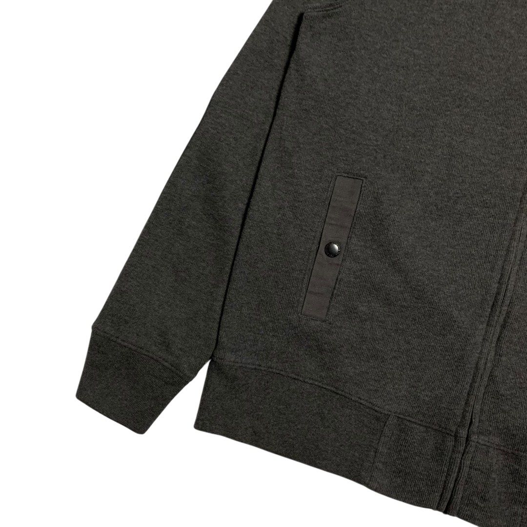 Ben Sherman Zip-Up Cotton Blend Canvas Patch Shoulders Jacket (Category: Coats, Jackets and Outerwear) located in Baguio. Submitted by thesecretshop_ph (Listing ID 1435029634, Image 3). Description: Size: Medium Lenght: 26” Width: 21” Issues: -.