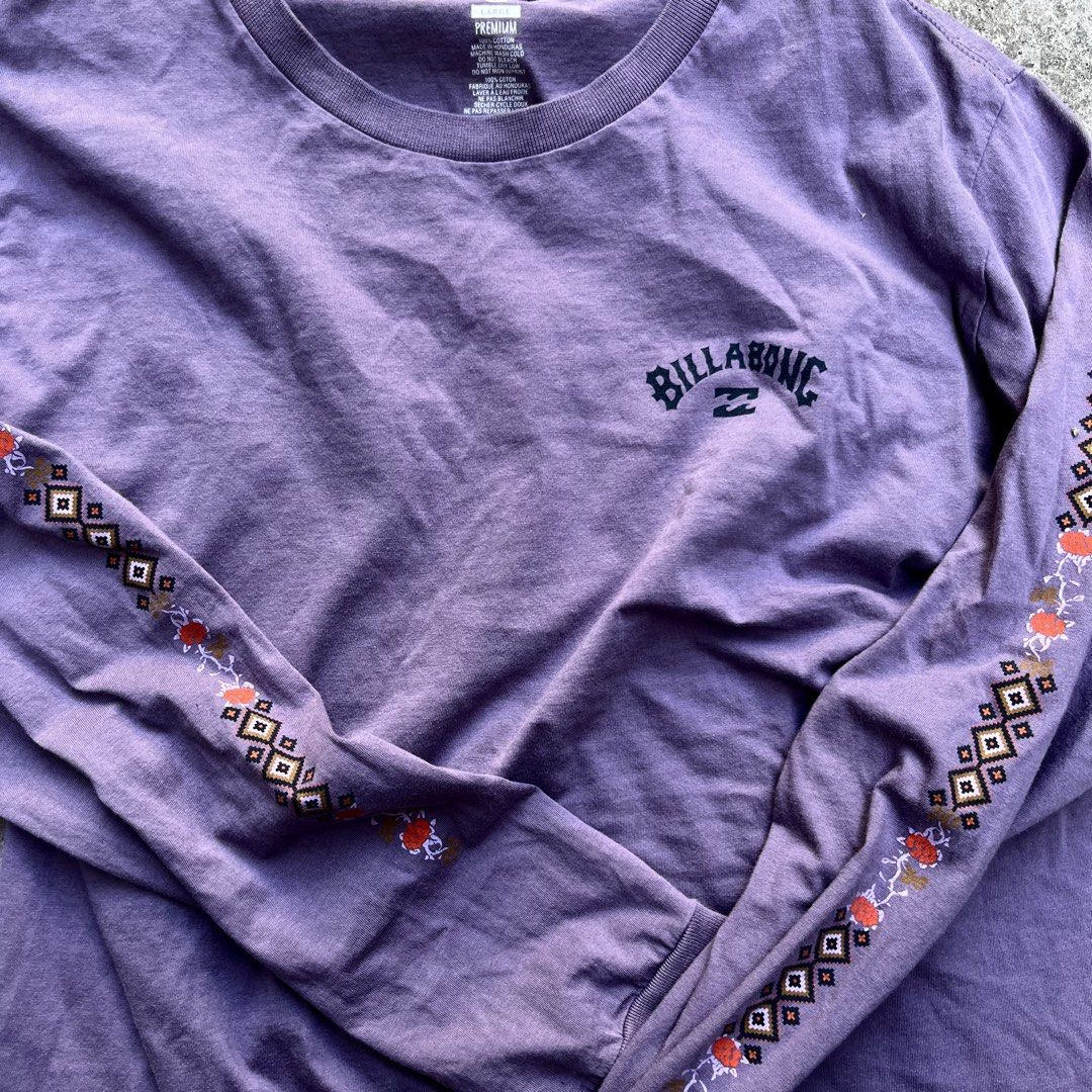 Billabong Long Sleeve Shirt (Category: Tshirts & Polo Shirts ) located in Manila. Submitted by michaellam55567 (Listing ID 1435130803, Image 3). Description: BILLABONG LONGSLEVEE COMPLETE TAGS SIZE:22 BY 28 COLOR RATW:9/10 ISSUE:NONE.