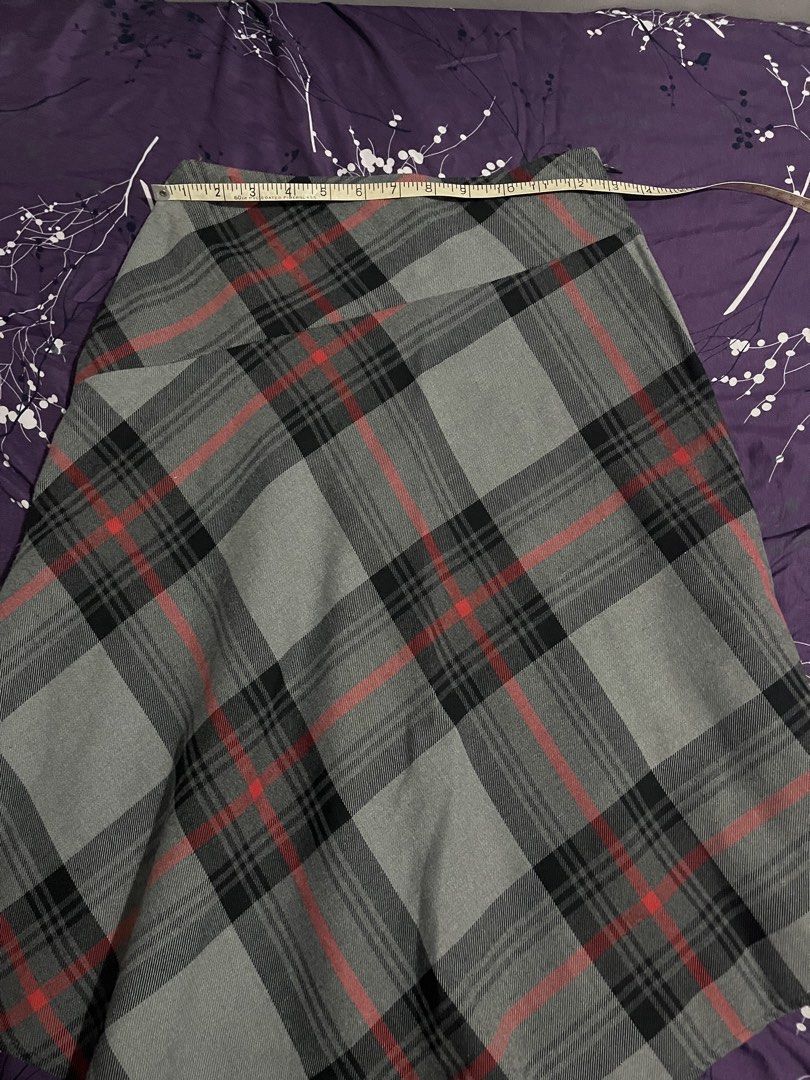 Black and Red Plaid Skirt (Category: Skirts) located in Kawit. Submitted by akcmrc (Listing ID 1435163048, Image 3). Description: 📍Kawit, Cavite - Stylish plaid skirt in gray, black, and red - Flattering A-line cut .